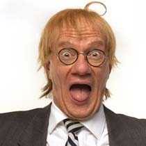 Revykungen avslöjar: Spelar på trav dagligen