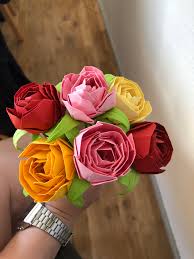 Mom will love it, and kids will feel proud to hand it over. Roses For Mother S Day Origami