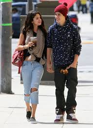 Aunque bieber se cubrió con la capucha de su sudadera, selena gomez dejó ver su rostro sin problemas. Ya Es Oficial Selena Gomez Y Justin Bieber Juntos De Nuevo Justin Bieber And Selena Justin Bieber Selena Gomez Selena Gomez Images