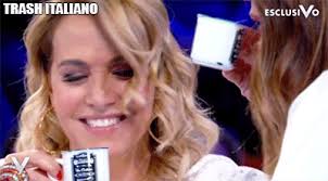 La guerra mai finita tra mara venier e barbara d'urso. Gif Barbara D Urso Caffeuccio Tazzina Trash Italiano