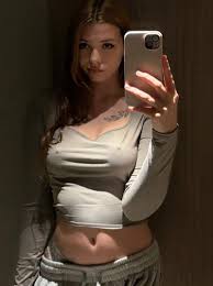 Jaw-Dropping Natalie King Stuns Followers By Posting Spicy Pics! -  DailyBase.com - EN