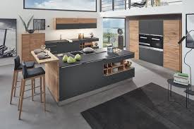 Discover The Solid Wood Kitchens By Decker At Kuchen Janz Decker Discover Kitchens Kucheideeneinrichtung Kuchen Solid Interiordesi Massivholzkuchen Wohnung Kuche Und Moderne Kuche