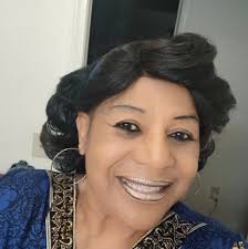 A man and two of his favorite gals. 😍😍 📸 @cyndiibee_ #doveawards