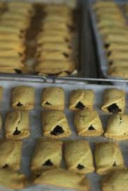 Christmas cookies better homes gardens from imagesvc.meredithcorp.io. Italian Cookies My Mom Would Make Dozens And Dozens Of These Apricot Or Prune Filling Dust With Powdere Italian Cookie Recipes Yummy Cookies Cookies Pastry