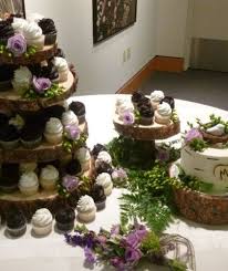 Rustic Wedding With Purple Roses Love The Greenery For Contrast Wedding Cake Rustic Country Rustic Wedding Wedding Cupcakes Rustic