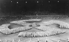 En 1942 y 1943, la rosa blanca publicó cuatro folletos en los que condenaban el nazismo. Las Juventudes Hitlerianas Enciclopedia Del Holocausto
