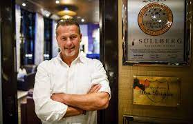 Der sternekoch karlheinz hauser erklärt hier schritt für schritt die zwei sous vide rezepte rehrücken im kräutermantel und saint pierre schauen sie dem. Nur Noch Bis Ende 2021 Karlheinz Hauser Gibt Den Sullberg Auf Tageskarte