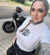 Throttle wide open, heart slightly guarded impress me ❤️