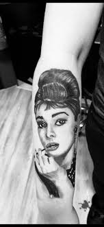 Collins Tattoo gaanderen