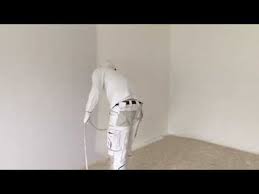 Ein Zimmer In 6 35min Streichen So Gehts Airless Farbe Spritzen Rauhfaser Streichen Youtube Rauhfaser Rauhfaser Streichen Streichen Tipps