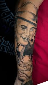 Hoy tuve la oportunidad de realizar este tatuaje a mano alzada para el buen  Fer, usando la técnica de puntillismo de arrastre y una aguja 3RL para los  detalles finos. 🕸️ Siempre