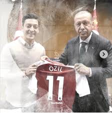 Rusya premier ligi ekiplerinden zenit, mesut özil'in fenerbahçe'ye transferi hakkında düşünceleriniz? şeklindeki soruya galatasaray'a. Mesut Ozil On Twitter Iii Iii