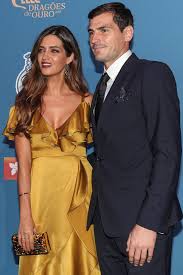 Neun monate nach seinem herzinfarkt wird iker casillas seine karriere beenden. Sara Carbonero Iker Casillas Krebs Schock Nach Herzinfarkt Gala De