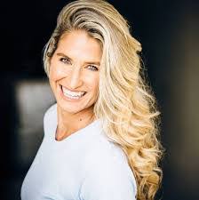 Lesley Mccaslin's Instagram, Twitter & Facebook