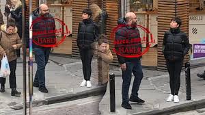 Yasak aşkı ile olan fotoğrafları gün yüzüne çıkınca eşi aslı sivrioğlu'dan veto yemiş ve geçtiğimiz yıl boşanmışlardı. Masterchef Somer Sivrioglu Yasak Askiyla Yakalandi Magazin