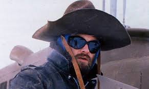 The thing is john carpenter's masterpiece and one of the best classic horror films! Rob Trench On Twitter Kurt Russell S Hat In The Thing Appreciation Post