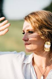 Music Review: Ashley Wright Wields One of Columbia's Most Sincere Voices