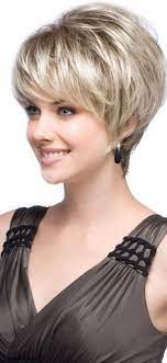 Les cheveux courts est très facile à entretenir et il ya un style court et à flatter chaque forme de visage. Epingle Sur Lieux A Visiter
