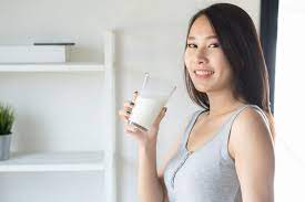 Efek tersebut berasal dari tiga zat gizi yang banyak terdapat dalam susu yaitu kalsium, protein, dan lemak. Susu Yang Cocok Untuk Penderita Maag Dan Asam Lambung