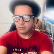 En el libro me burlo de mí y me puedo burlar tanto de la derecha como de la  izquierda: Alejandro Mancilla