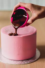 Drip Cake De St Valentin Recette Coulant Au Chocolat Biscuits Moelleux Aux Amandes Glacage Chocolat Noir