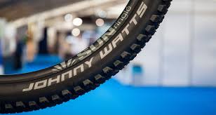 Produkt Neuheiten 2021 Schwalbe Johnny Watts Und Air Plus Schlauch Emtb News De In 2020 E Bike Mtb Reifen Neuheiten