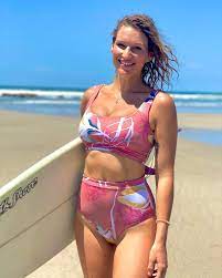 Janni hönscheid hat auf instagram über ihr neues selbstbewusstsein und selbstliebe geschrieben. Janni Honscheid Zum Ersten Mal Wieder Auf Dem Meer Zu Sein Fuhlt Sich Besonders An Auch Wenn Ich Vor Dem Ersten Mal Surfen Viel Respekt Hatte Hat Es Viel Besser Funktioniert