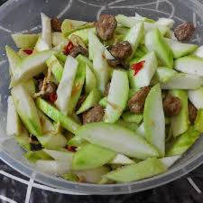 Rebus 5 buah cabai dengan air sampai mendidih, haluskan. Resepi Jeruk Pelam Asam Boi