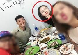 Muốn biết đẹp trai cỡ nào thì xin mời quý zị ngắm bức hình bên dưới người ta thường bảo đàn ông hấp dẫn nhất là khi được làm việc mà mình giỏi nhất, với bùi tiến dũng cũng không có gì ngoại lệ. Ba TÆ°ng Huyá»n Anh Len Tiáº¿ng Vá» Chuyá»‡n Tinh Yeu Bui Tiáº¿n DÅ©ng