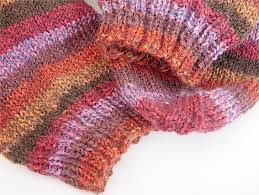 I came to the conclusion that a short row heel was the best option, as i wanted it to be in a contrasting colour and found the aesthetic more pleasing. Socks Short Row Heel 7web