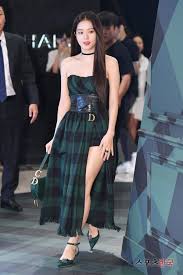 Jisoo is an amazing vocalist of korean popular culture. Blackpink S Jisoo Is Taking Everyone S Breath Away At The Dior Event Koreaboo