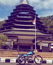 Tak sedikit yang menjadikan monumen ini sebagai spot foto. 25 Tempat Wisata Pacitan Terkenal Keren Wajib Dikunjungi Jogjaday