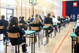 Државната матура е наменета за учениците од гимназиското и од четиригодишното средно стручно образование. Svcvyastescsnm