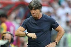 Der bundestrainer gibt sich gelassen. Die Zeit Ist Reif Fur Den Sofortigen Rucktritt Von Jogi Low Als Bundestrainer Der Nationalmannschaft Online Petition