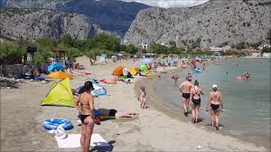 Dalmácia természeti szépségeivel a legkiemelkedőbb turistaparadicsom horvátországban. Omis Beach Croatia Homokos Strand Horvatorszag Youtube