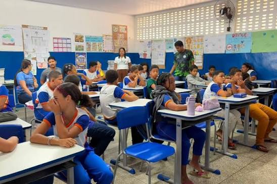 Educação Ambiental na Escola Municipal Luiz Cardoso de Oliveira! No dia 13  de agosto, nossos alunos do 6º ao 9º ano receberam a equipe da Iguá para  uma palestra sobre Educação Ambiental.