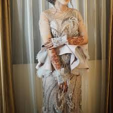 Namun, sekarang banyak ditemui dalam bentuk produk souvenir, sarung bantal, ikat pinggang, tas, pakaian, alas meja, dasi, dompet, dan gorden. Wedding Vendor Di Batam Bridestory