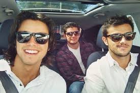 É talento surgindo, ensinando e fazendo história na globo. Rodrigo Simas Comenta Parceria Com Irmaos Atores A Gente Se Ajuda Muito