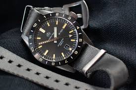 For detailed instructions on how to use the tachymeter bezel click here. These Special Watch Bezels Are A Big Help To Travelers