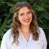 Sara Minton's Instagram, Twitter & Facebook