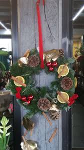 A noël il est tout aussi important d'ouvrir notre coeur que d'ouvrir nos cadeaux. Une Composition Florale De Noel Personnalisee Pour Profiter Des Fetes