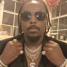 MrBeast revealed that he LOVES watching so many 3-point shots in the NBA 👀  “I love watching Stephen [Curry] just huck up threes. I find it pretty  entertaining.” 🗣️