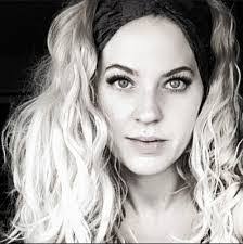 Tara Fox's Instagram, Twitter & Facebook