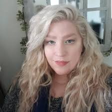 Robin Gillis's Instagram, Twitter & Facebook