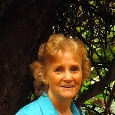 Lora Reed's Instagram, Twitter & Facebook