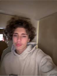 i promise i like girls 😭🙏