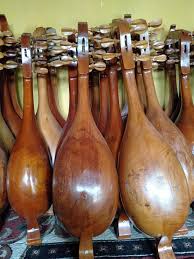 Alat musik ini dibuat dari bambu hitam (awi wulung) namun ada beberapa yang dibuat juga dari bambu putih (awi temen). Warisan Budaya Takbenda Beranda
