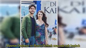 Indir, çukur'un emrah amir'i indir, alperen duymaz burcu özberk indir, ile ayrıldığını kabul etti! Direnis Karatay Filminin Setinde Yeni Bir Ask Dogdu Alperen Duymaz Ve Burcu Ozberk Arasinda Ask B Youtube