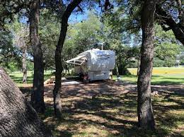 Hill Country Lakes Rv Campground Is A Family Friendly Campsite Near Spicewood 1648 Hill Country Camping Destinations Rv Campgrounds