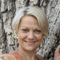 Jenifer Spencer's Instagram, Twitter & Facebook